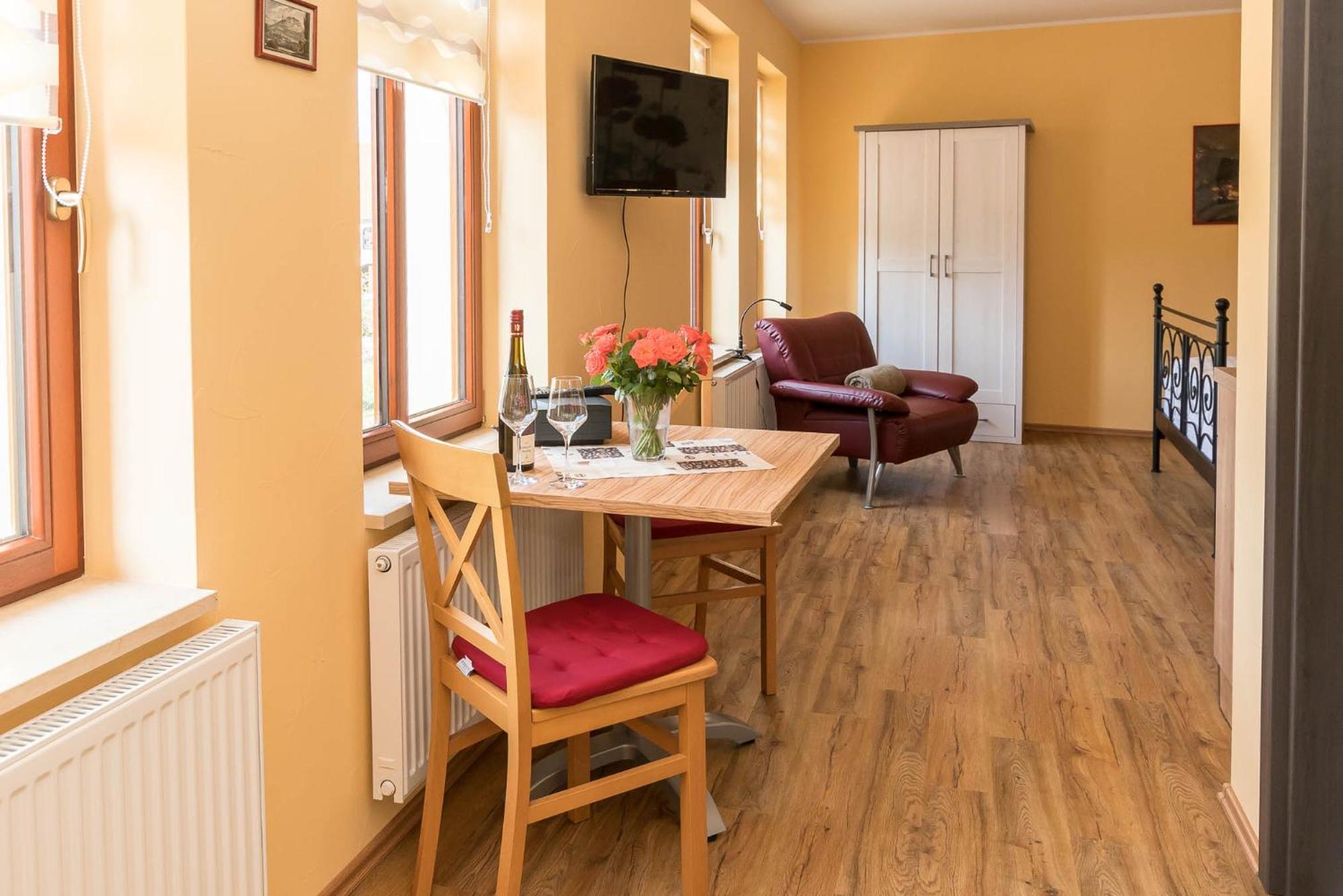 Weingut Pawis Appartements Freyburg Bilik gambar